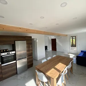  Hébergement de vacances Villa, 4 Chambres, Jardin, Barbecue